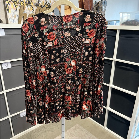 Maurice’s Mixed Ditsy Floral Black and Red Patchwork Babydoll Women's Top - Picture 6 of 9